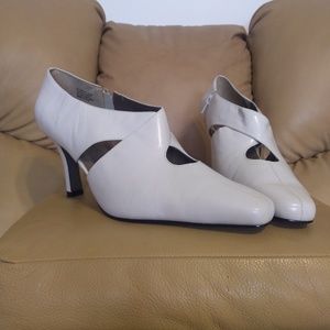 Bellini Size 12W Leather Pumps Heeled Shoes GUC